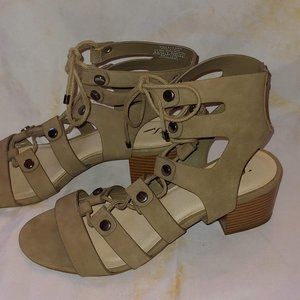 Simply Vera Wang  Heeled Gladiator Sandals Size 8.5